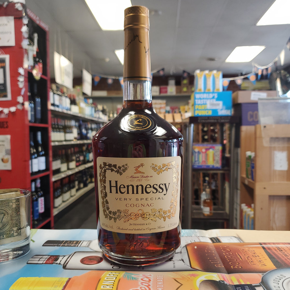 Hennessy VS Cognac 1.75L – Top Shelf Liquor Ithaca